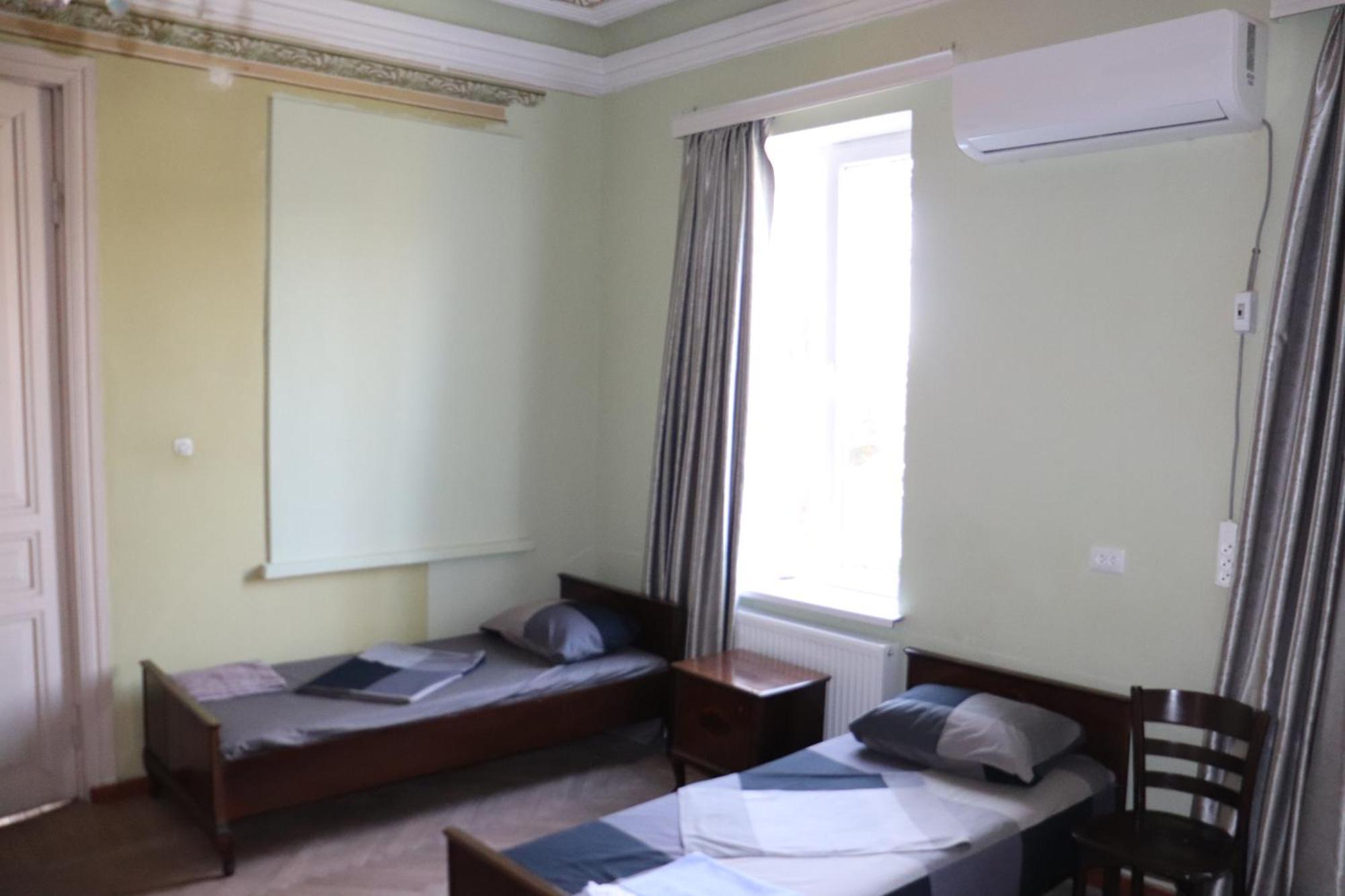 Picnic Hostel Kutaisi Exterior foto