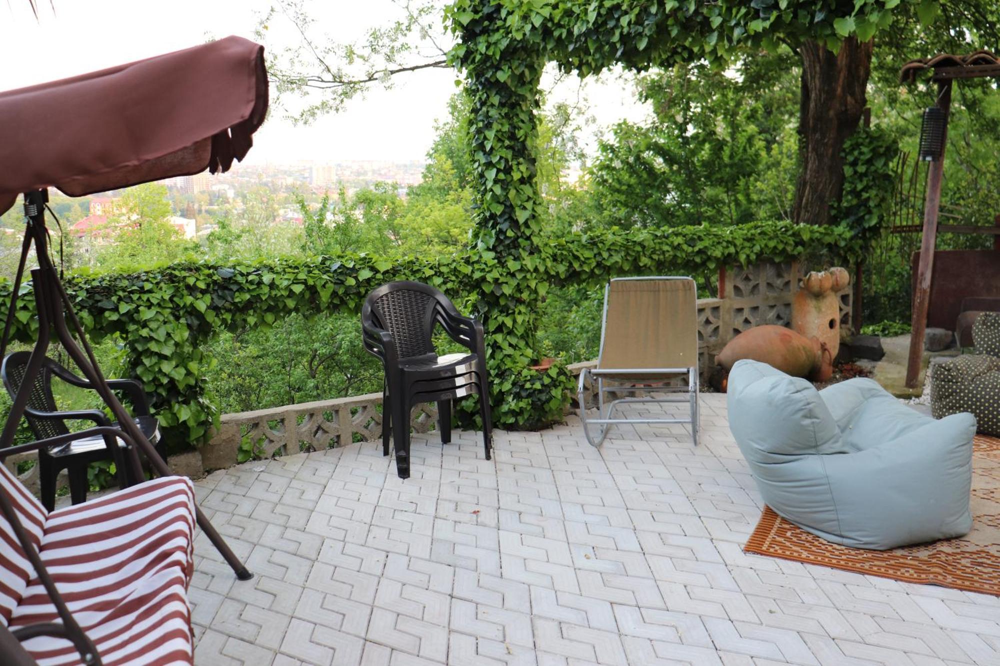 Picnic Hostel Kutaisi Exterior foto