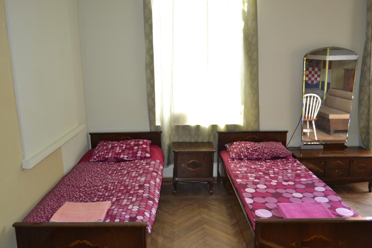Picnic Hostel Kutaisi Exterior foto